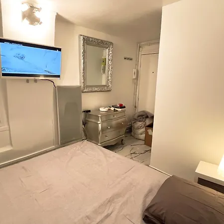 Apartment Studio Moderne Haussemann Paris
